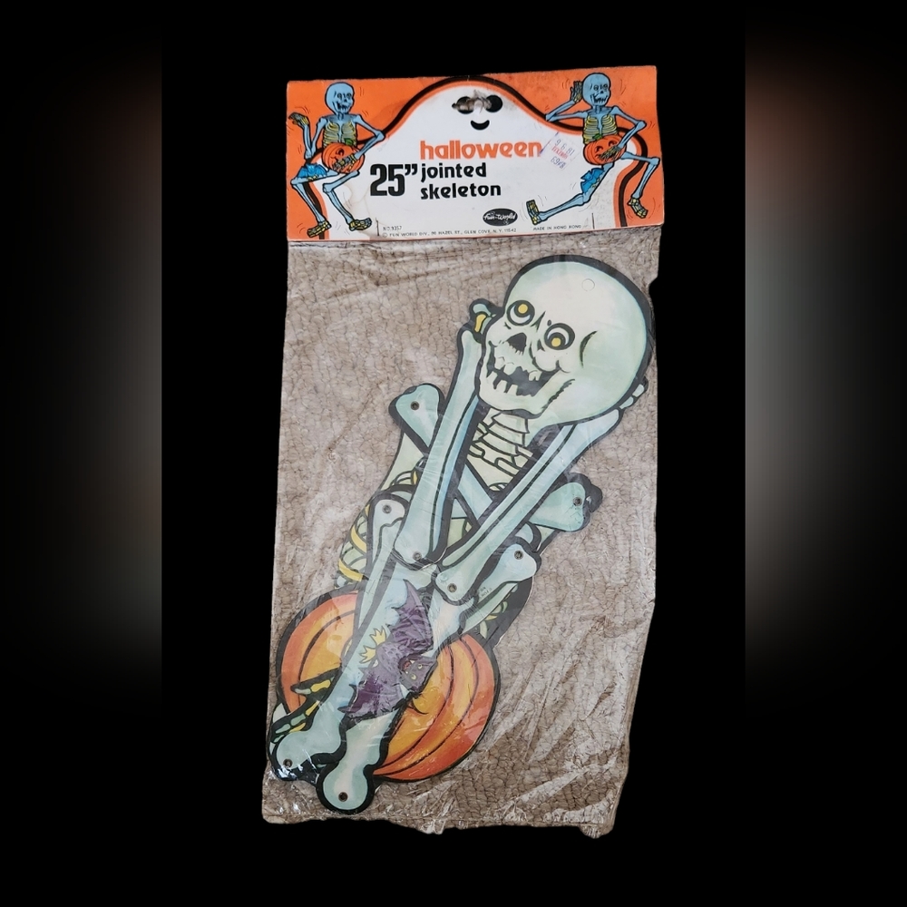 Jointed 25" halloween skeleton New in package Fun World #9357